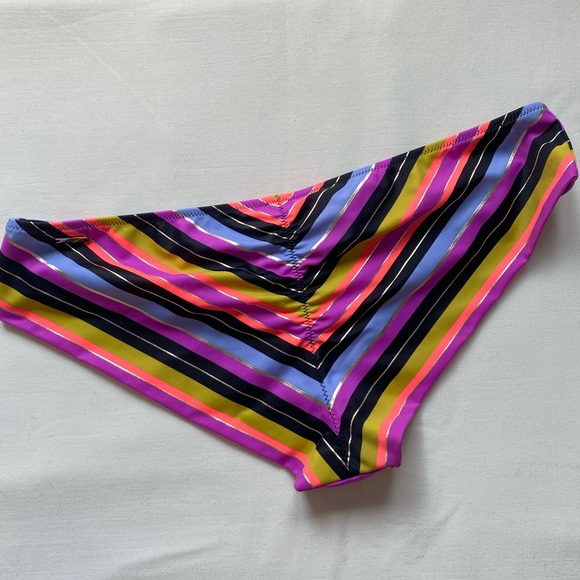 🩷Victoria's Secret Striped bikini bottoms purple - Picture 4 of 6